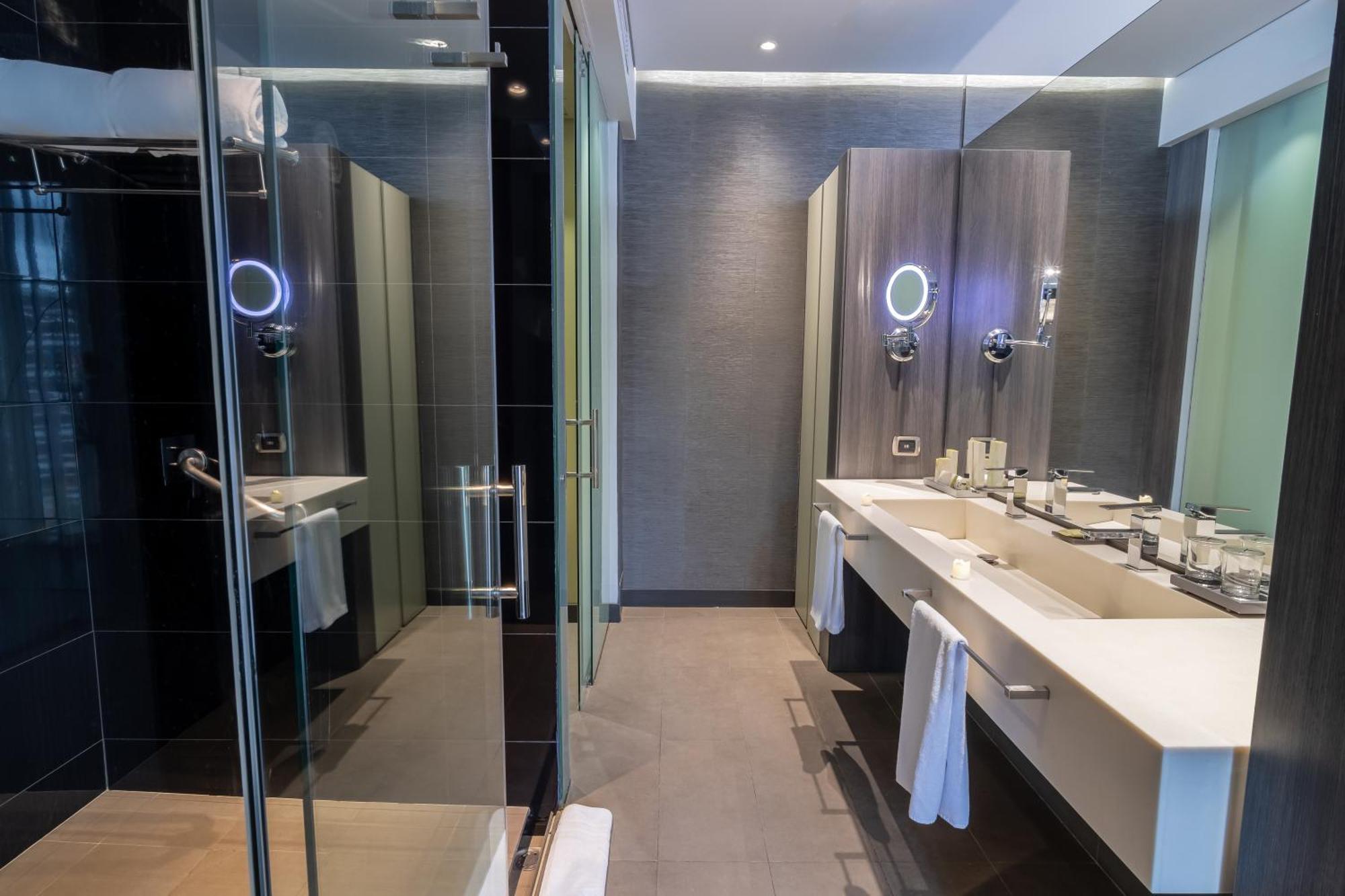 Ghl Bioxury Hotel Bogota Ngoại thất bức ảnh Bathroom of a suite